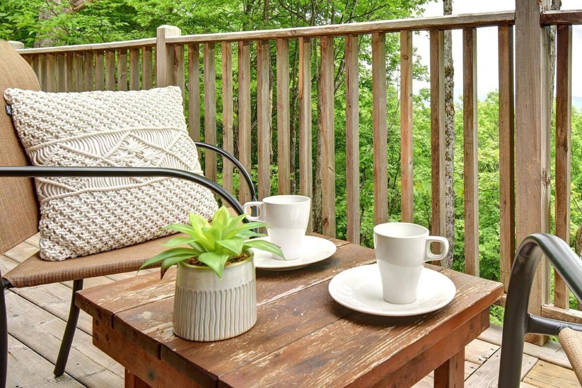 Chic Familiale, Relaxant Avec Spa En Montagnes Labelle Exterior foto